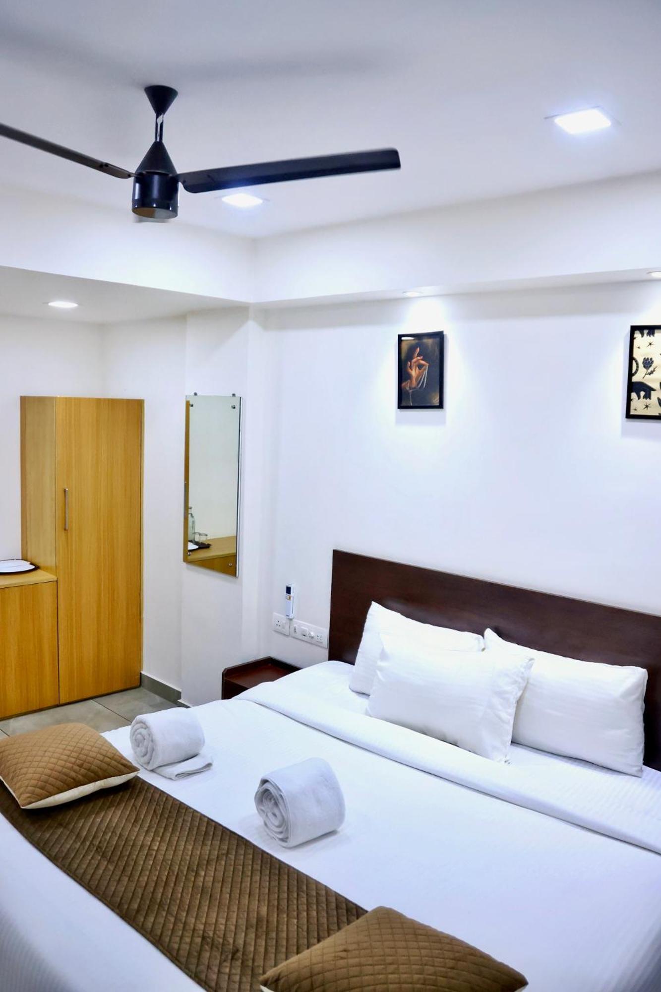 Reach Inn Kochi Exterior foto